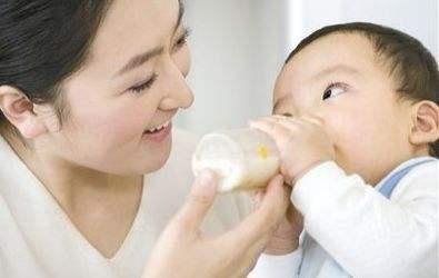 新生儿夜间如何喂奶