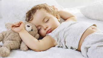 如何帮助婴儿睡眠：自然声音、轻柔音乐和摇篮曲的重要性