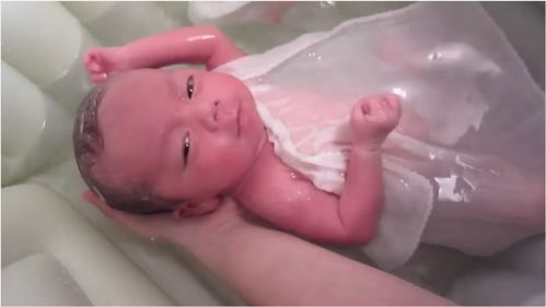 新生儿沐浴的正确步骤是，新生儿沐浴的正确步骤