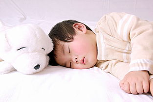 新生儿睡眠模式：理解、解决和建立良好习惯