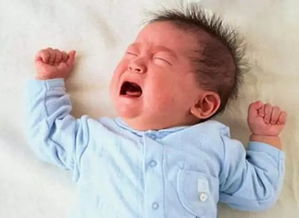处理婴儿睡眠时的哭闹动作