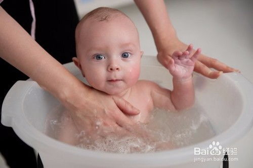 婴儿沐浴法的注意事项