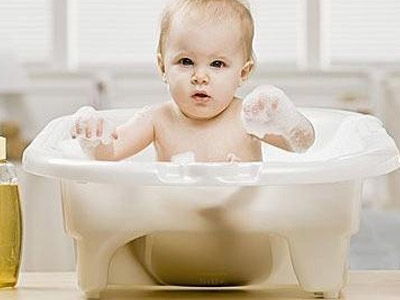 婴儿沐浴时的安全温度设定是多少度以上