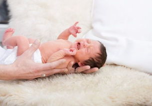 新生儿正确的睡姿护理措施