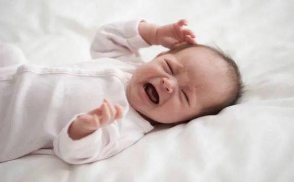 宝宝睡觉哭闹有什么办法