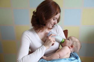 新生儿吃奶过量的信号奶瓶喂养