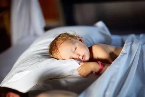 促进婴儿睡眠的按摩方法