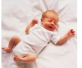 婴儿睡觉时哭闹的原因