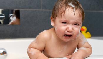新生儿沐浴操作方法正确的是